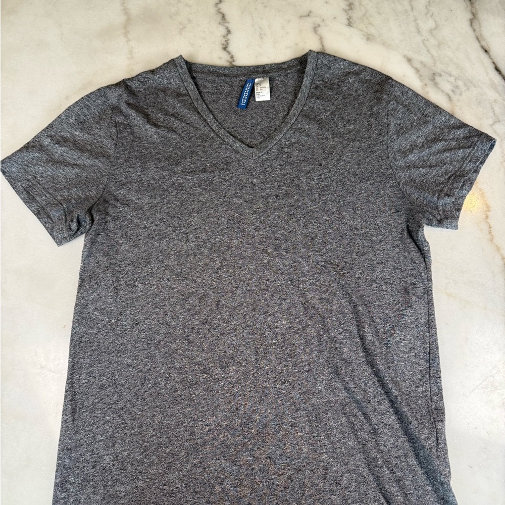 Divided H&M Gray Short Sleeve Shirt Womens‎ Size Small V neck